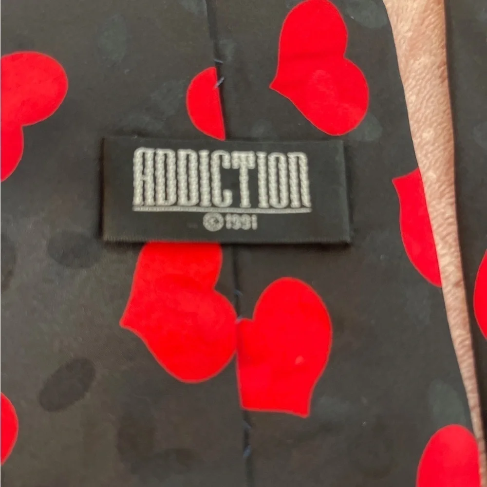 Addiction Tie with Red Heart Pattern on Black